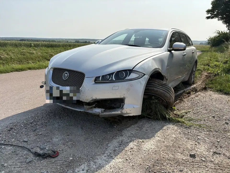 Jaguar XF Sportbrake accidentée rachetée en l'état