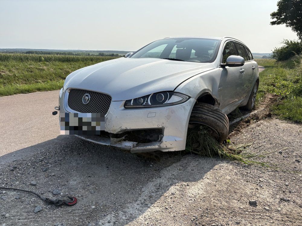 Jaguar XF Sportbrake accidentée rachetée en l'état